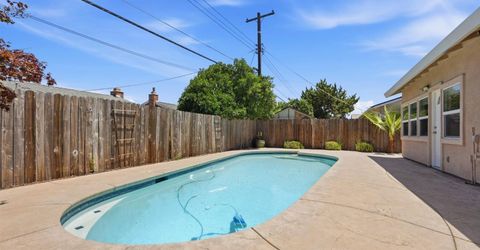 8225 Lake Forest Dr, Sacramento, CA 95826 Photo