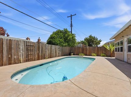 8225 Lake Forest Dr, Sacramento, CA 95826 Photo