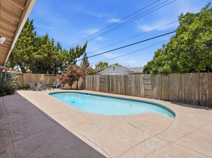 8225 Lake Forest Dr, Sacramento, CA 95826 Photo