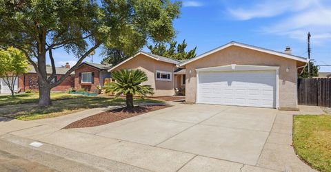 8225 Lake Forest Dr, Sacramento, CA 95826 Photo