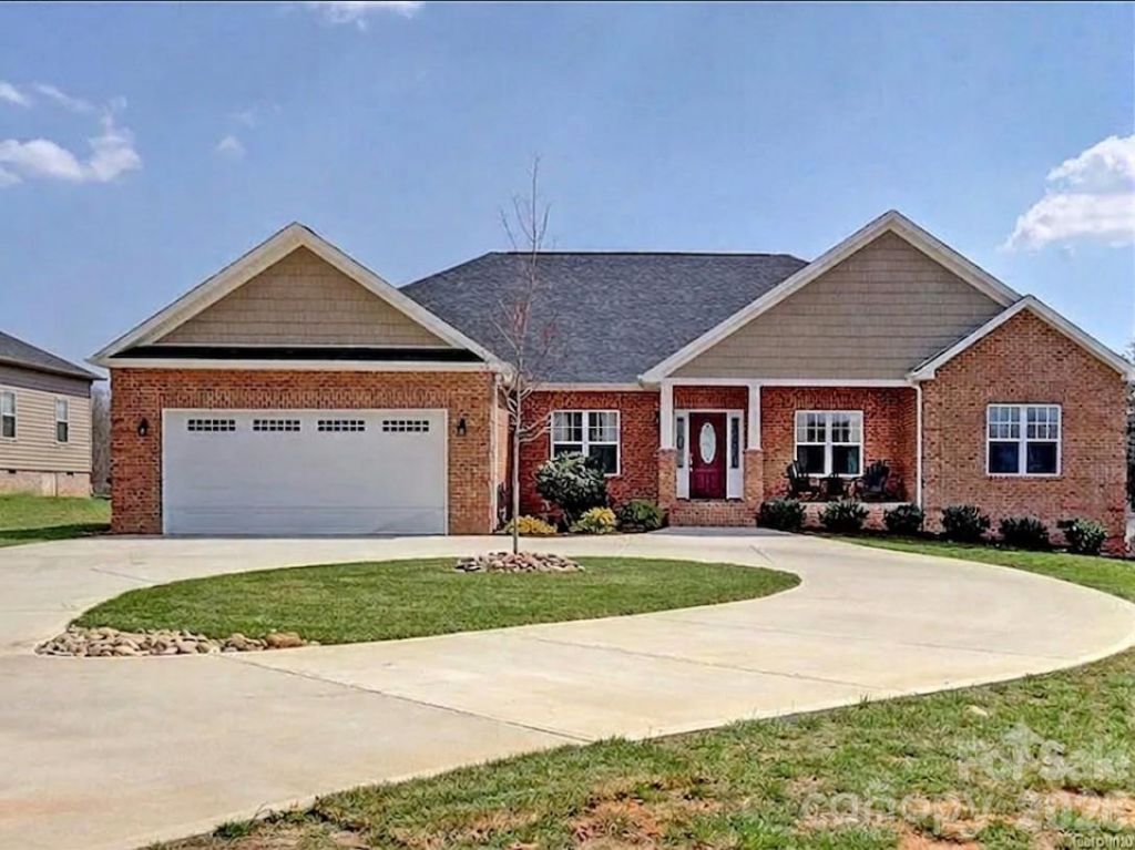 4574 Hunter Rhyne Road , Lincolnton, NC 28092 Main Photo