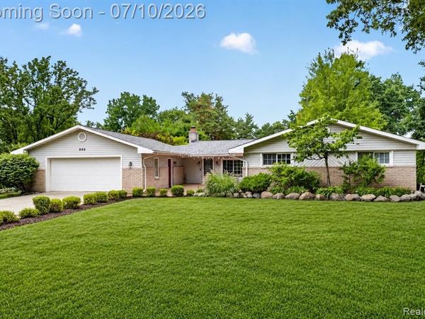 800 Hinford Avenue, Lake Orion Vlg, MI 48362