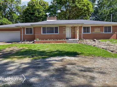 33950 Ecorse Road, Romulus, MI 48174