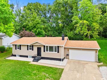 1208 TIMBER Lane, Pekin, IL 61554