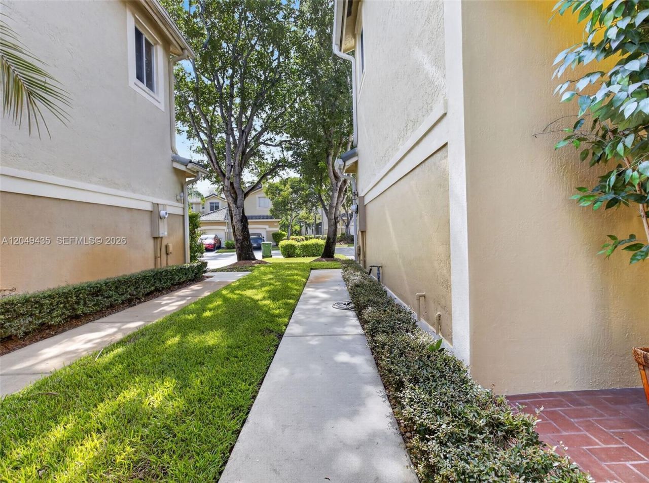 2475 W Cordoba Bnd , Weston, FL 33327 Photo
