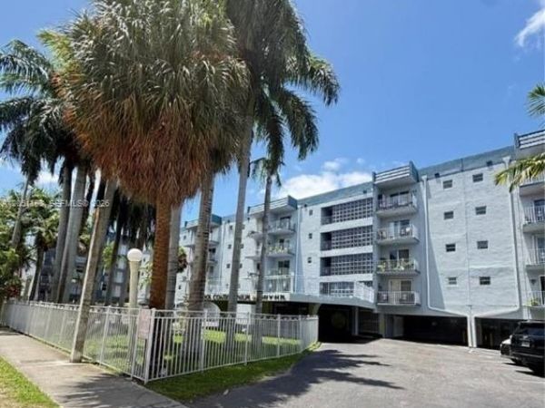 1655 W 44th Pl, Unit 304, Hialeah, FL 33012