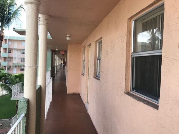 1655 W 44th Pl , Unit 304, Hialeah, FL 33012