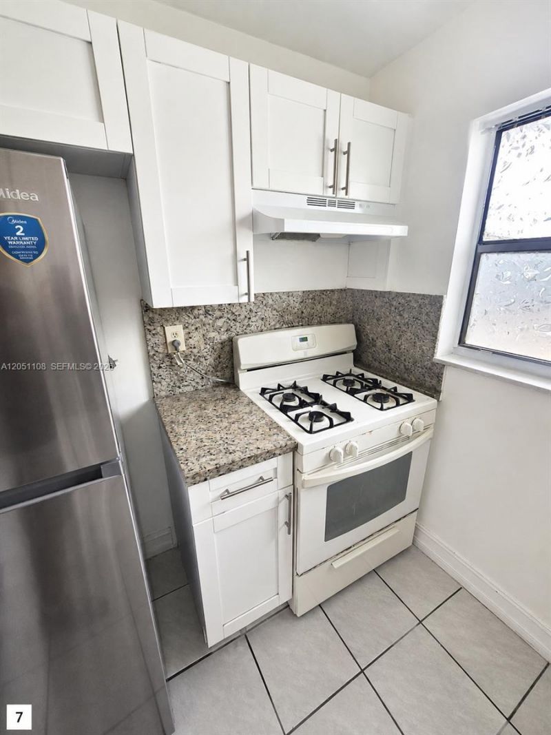 1655 W 44th Pl, Unit 304, Hialeah, FL 33012 Photo