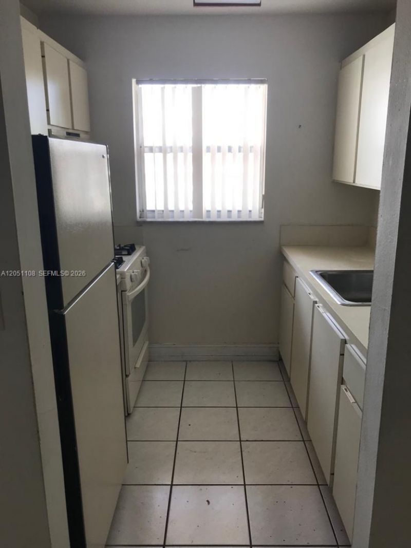 1655 W 44th Pl , Unit 304, Hialeah, FL 33012 Photo
