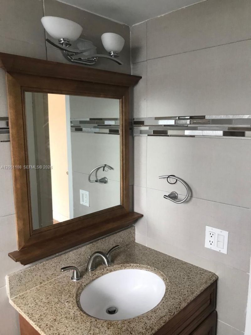 1655 W 44th Pl , Unit 304, Hialeah, FL 33012 Photo