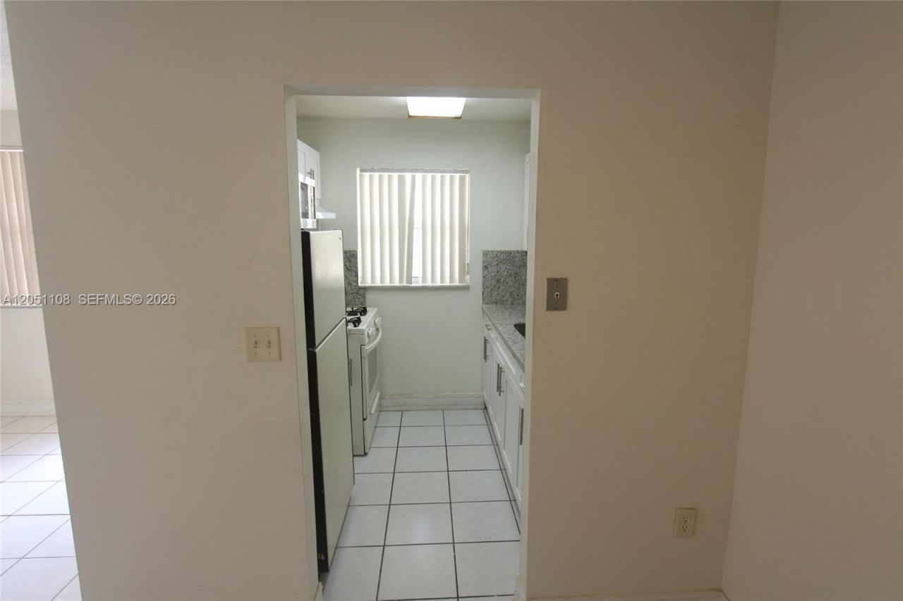1655 W 44th Pl , Unit 304, Hialeah, FL 33012 Photo