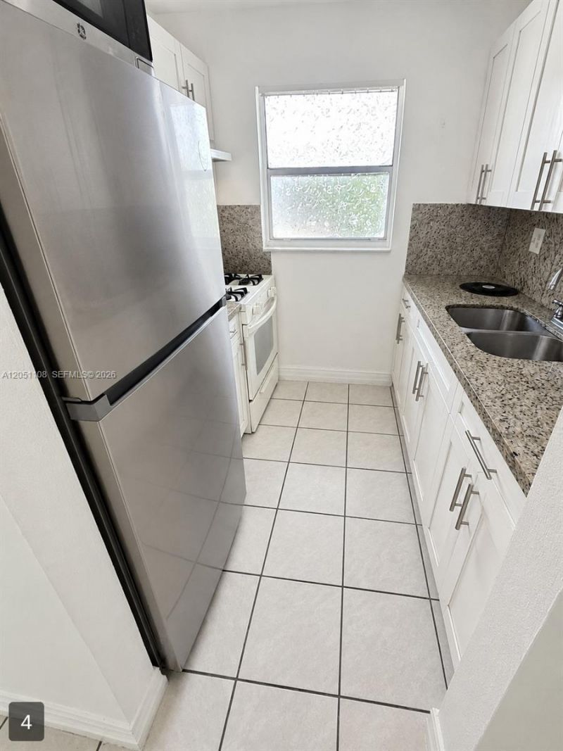 1655 W 44th Pl, Unit 304, Hialeah, FL 33012 Photo