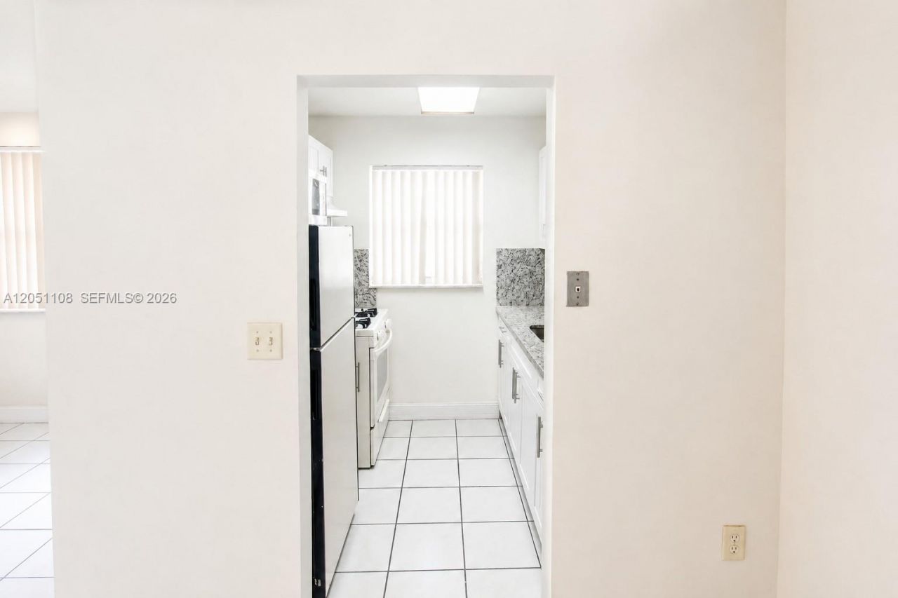 1655 W 44th Pl, Unit 304, Hialeah, FL 33012 Photo
