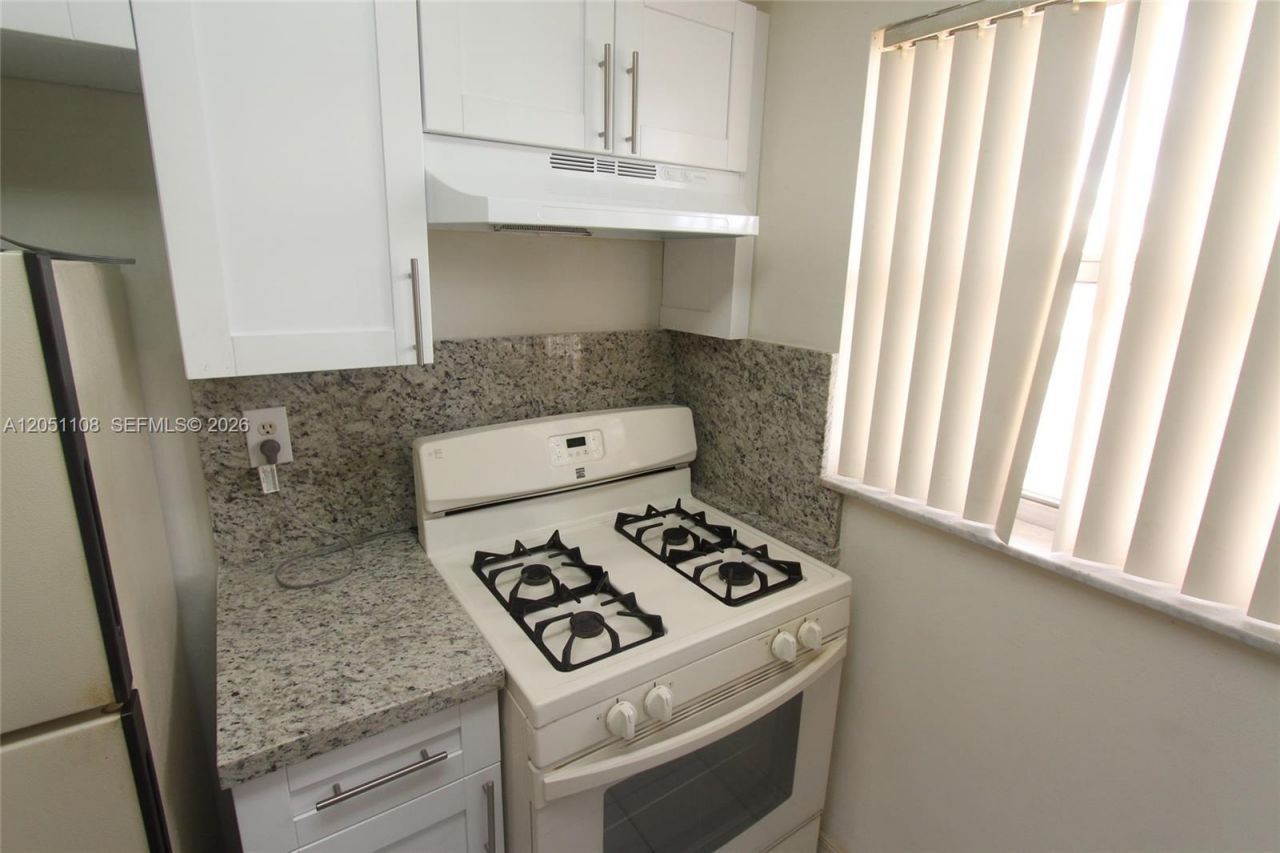 1655 W 44th Pl , Unit 304, Hialeah, FL 33012 Photo