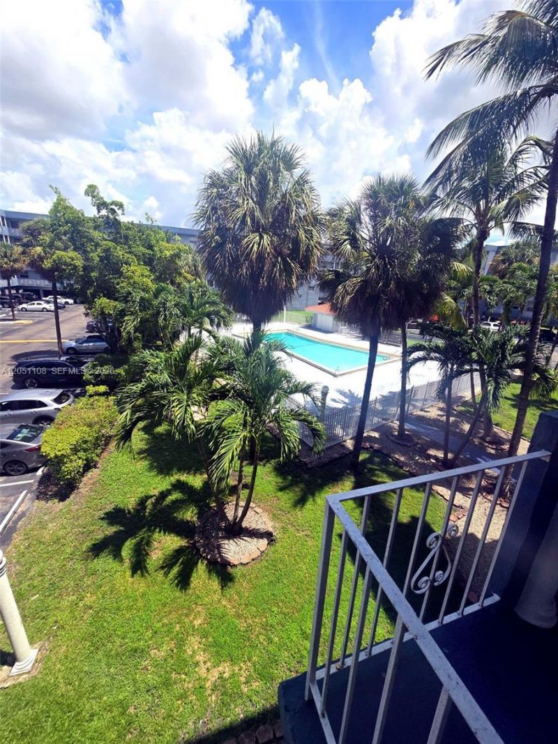 1655 W 44th Pl, Unit 304, Hialeah, FL 33012 Photo