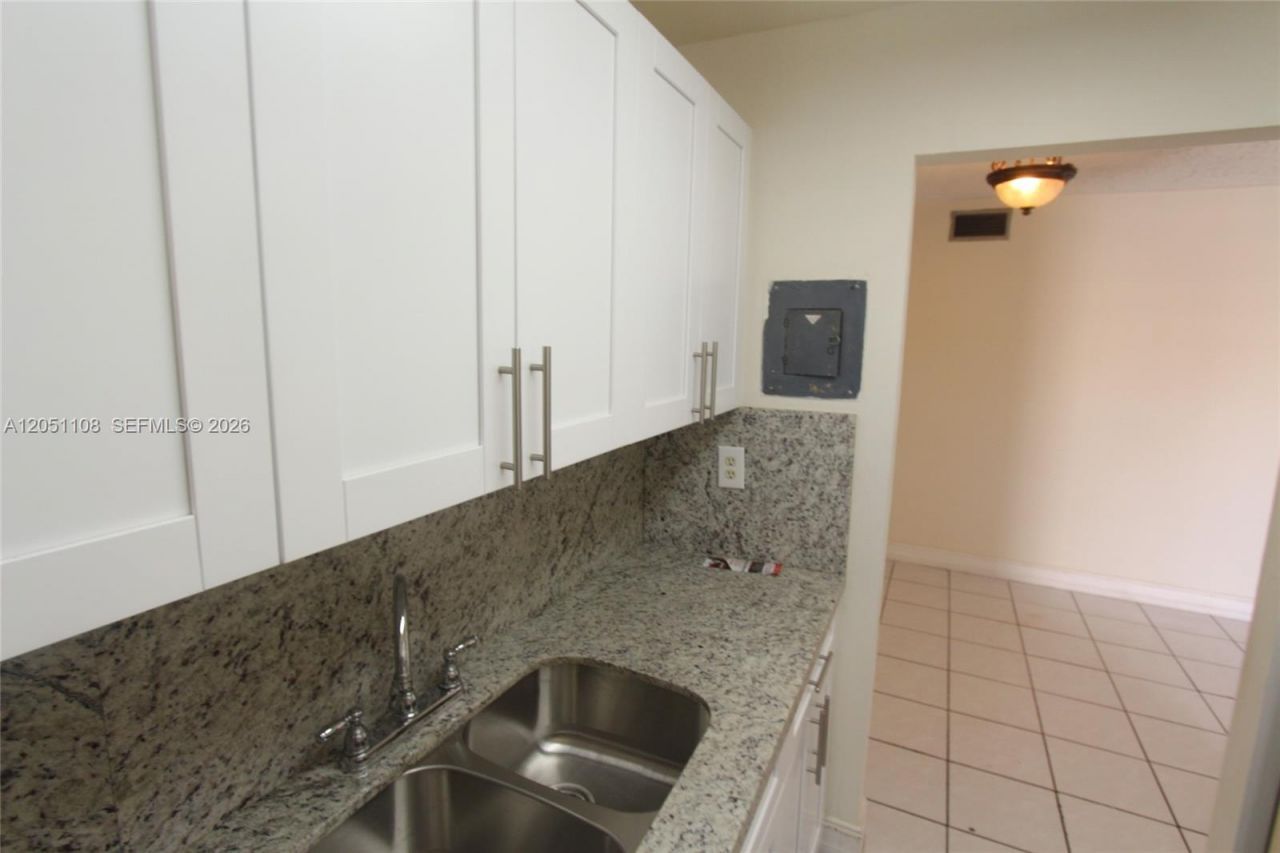 1655 W 44th Pl , Unit 304, Hialeah, FL 33012 Photo
