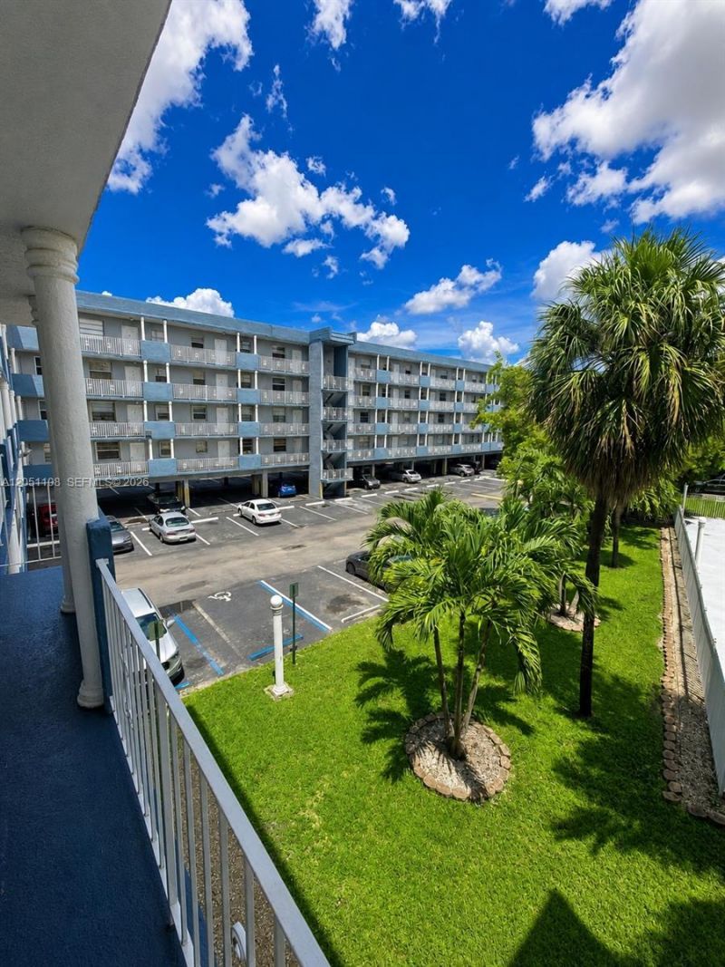1655 W 44th Pl, Unit 304, Hialeah, FL 33012 Photo