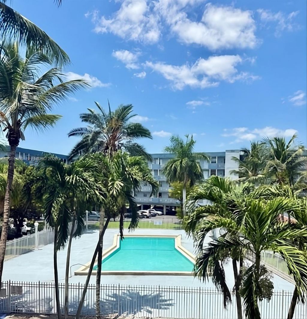 1655 W 44th Pl, Unit 304, Hialeah, FL 33012 Photo