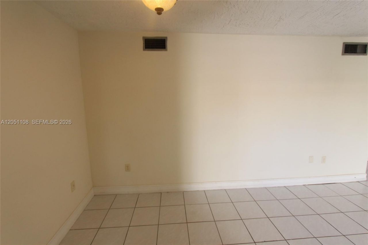 1655 W 44th Pl , Unit 304, Hialeah, FL 33012 Photo