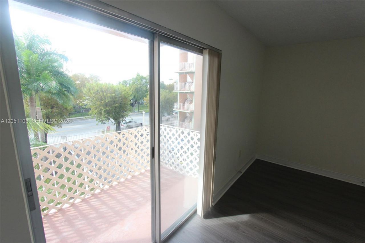1655 W 44th Pl , Unit 304, Hialeah, FL 33012 Photo