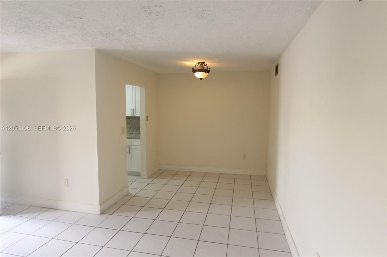 1655 W 44th Pl , Unit 304, Hialeah, FL 33012 Photo