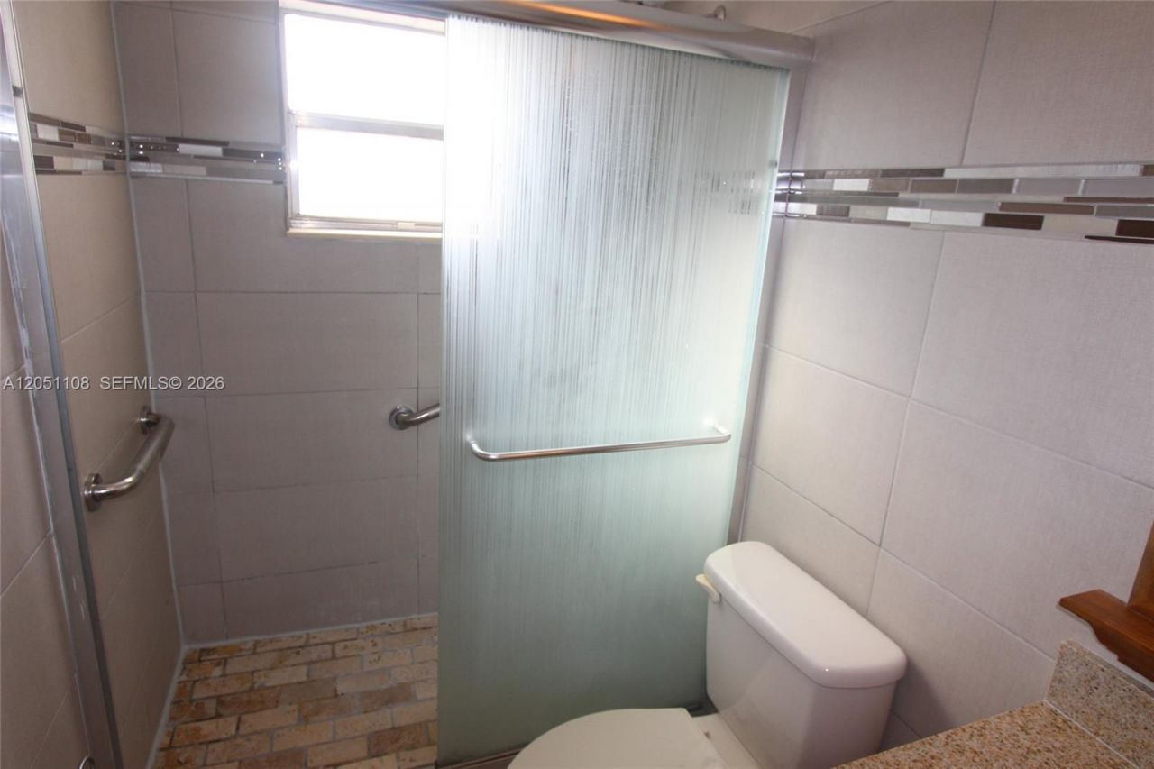 1655 W 44th Pl , Unit 304, Hialeah, FL 33012 Photo