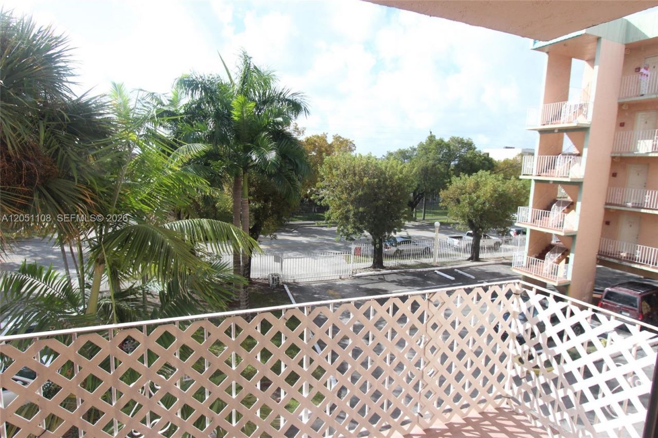 1655 W 44th Pl , Unit 304, Hialeah, FL 33012 Photo