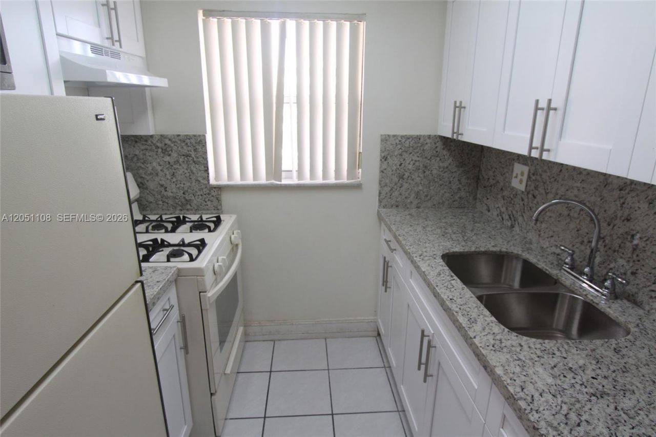 1655 W 44th Pl , Unit 304, Hialeah, FL 33012 Photo