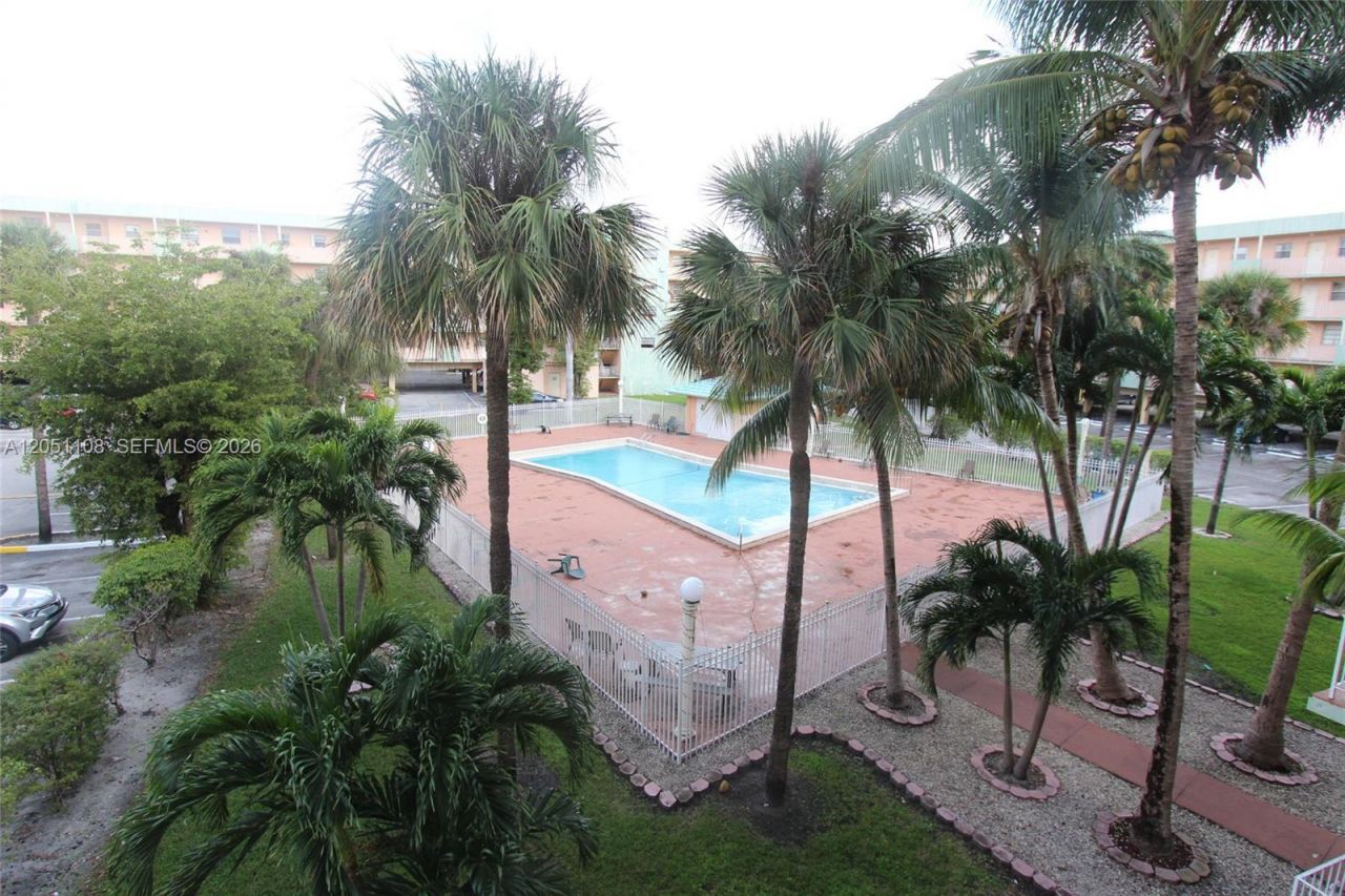 1655 W 44th Pl , Unit 304, Hialeah, FL 33012 Photo