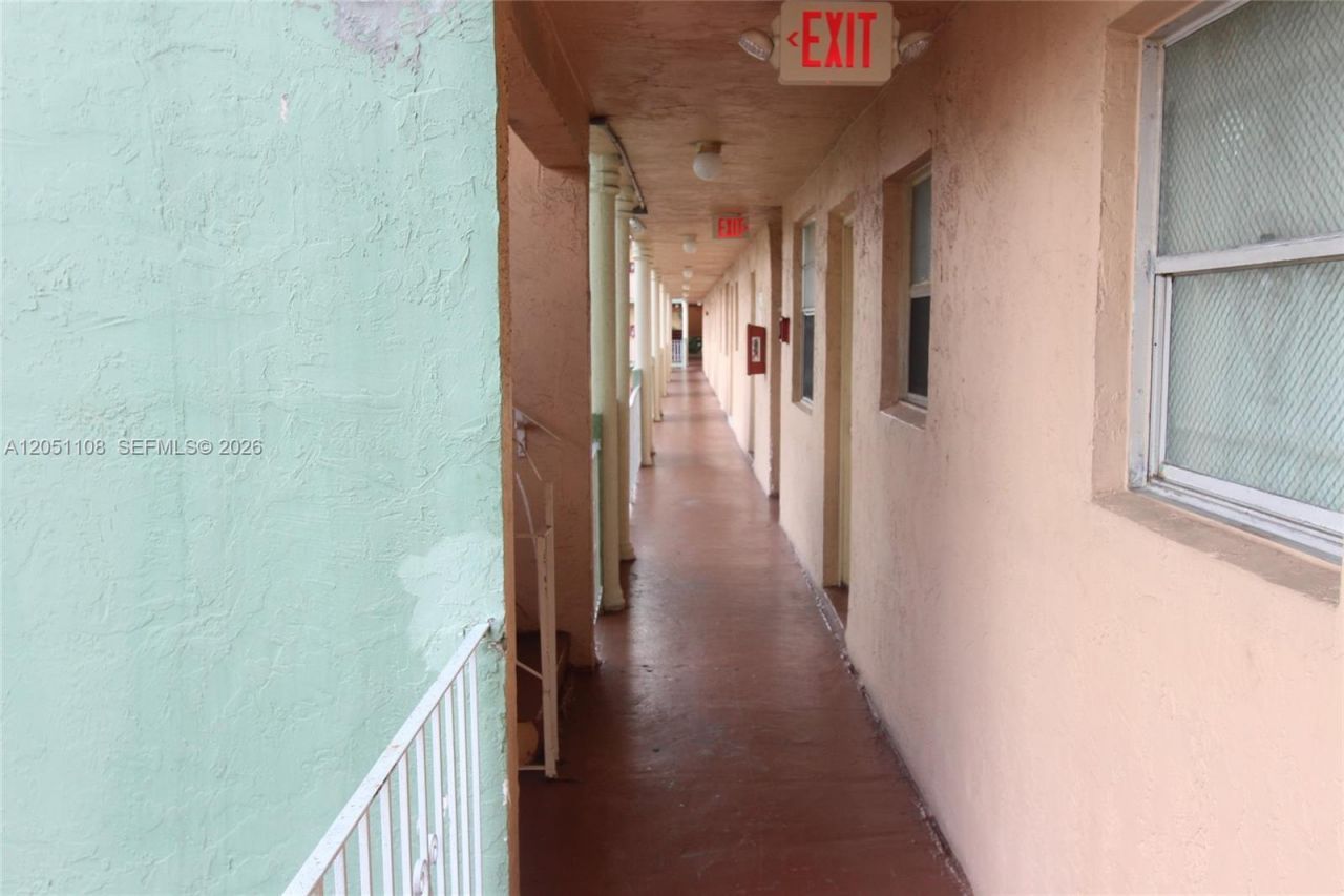 1655 W 44th Pl , Unit 304, Hialeah, FL 33012 Photo