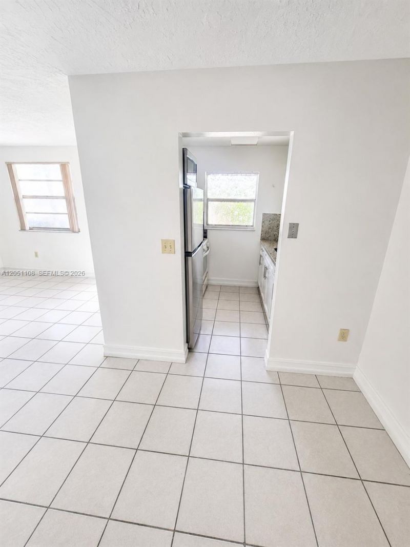 1655 W 44th Pl, Unit 304, Hialeah, FL 33012 Photo
