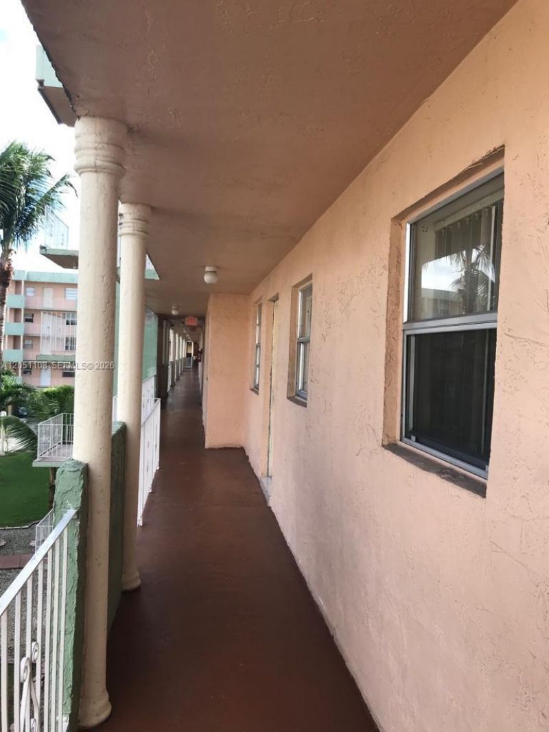 1655 W 44th Pl , Unit 304, Hialeah, FL 33012 Photo