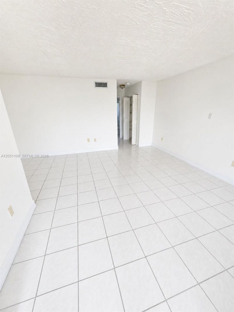 1655 W 44th Pl, Unit 304, Hialeah, FL 33012 Photo