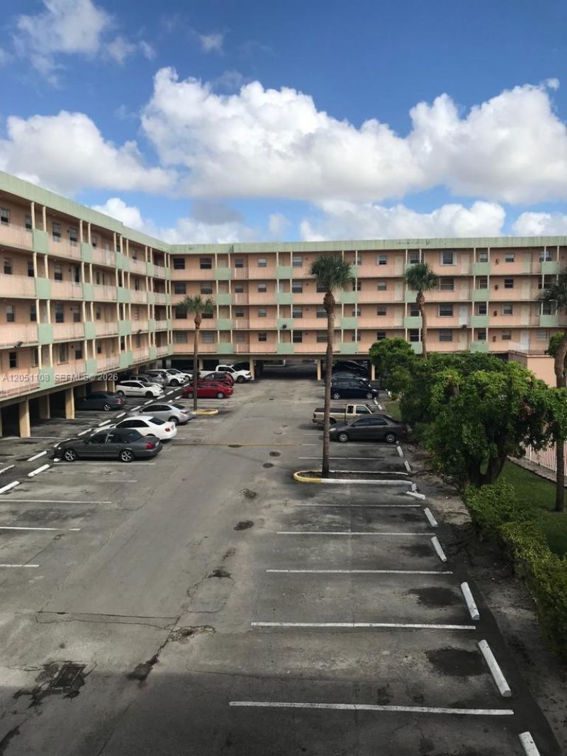 1655 W 44th Pl , Unit 304, Hialeah, FL 33012 Photo