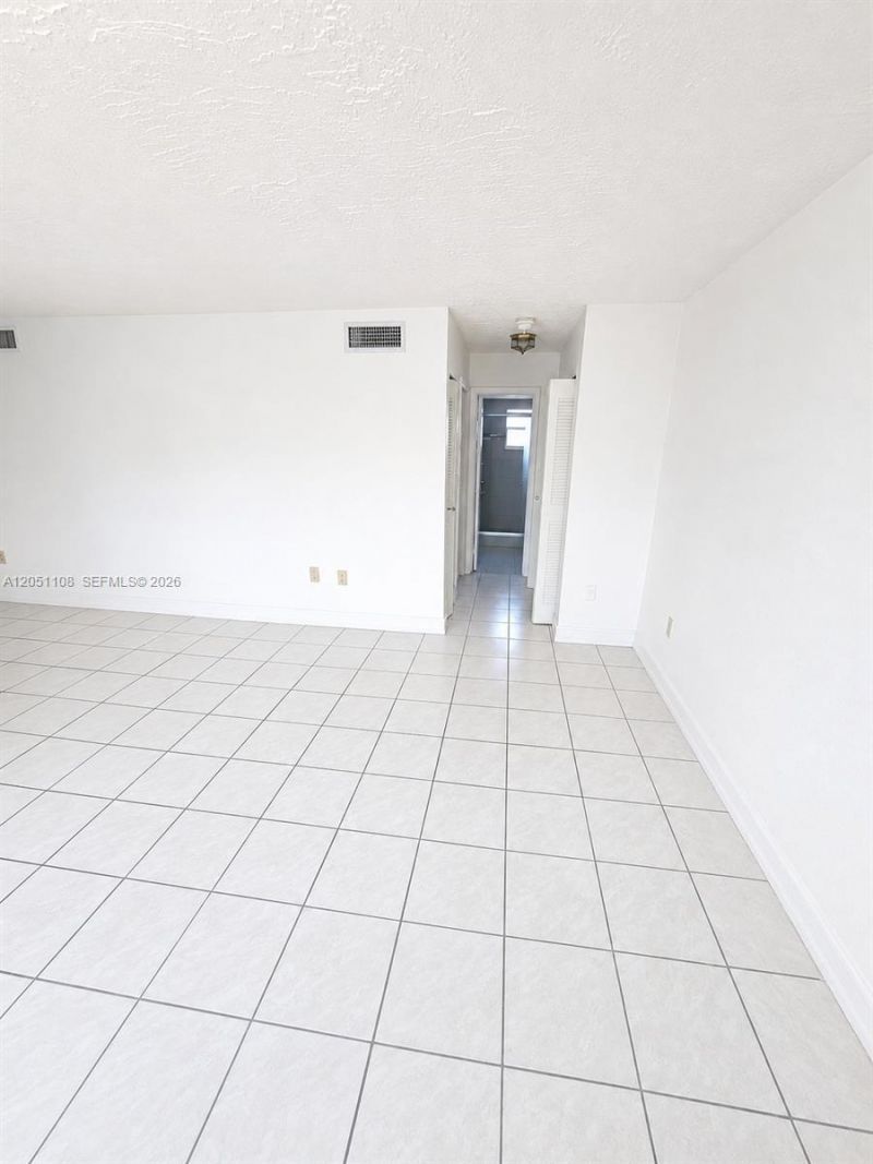 1655 W 44th Pl, Unit 304, Hialeah, FL 33012 Photo