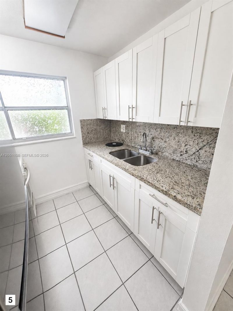 1655 W 44th Pl, Unit 304, Hialeah, FL 33012 Photo