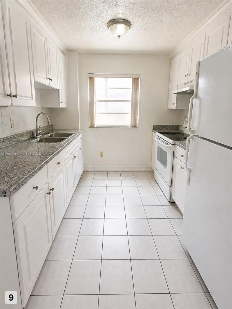 1655 W 44th Pl, Unit 304, Hialeah, FL 33012 Photo