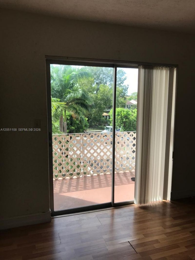 1655 W 44th Pl , Unit 304, Hialeah, FL 33012 Photo