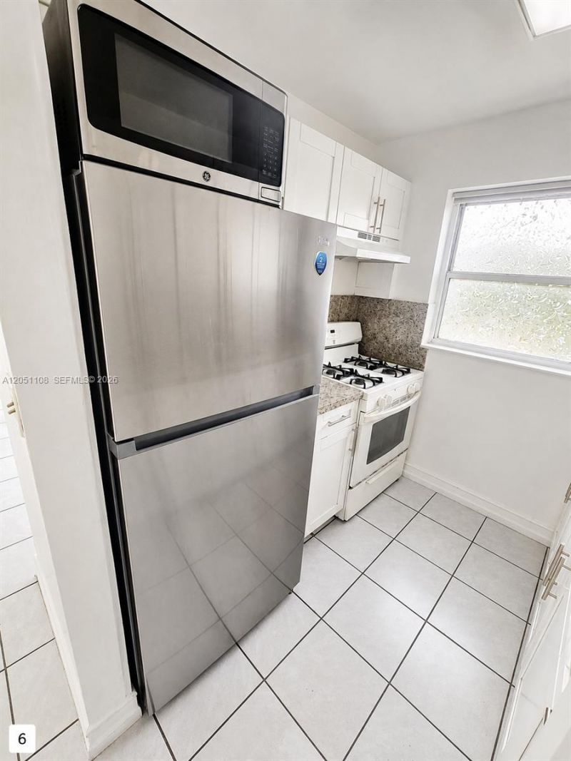 1655 W 44th Pl, Unit 304, Hialeah, FL 33012 Photo