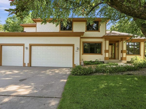 9272 Duckwood Trail, Woodbury, MN 55125
