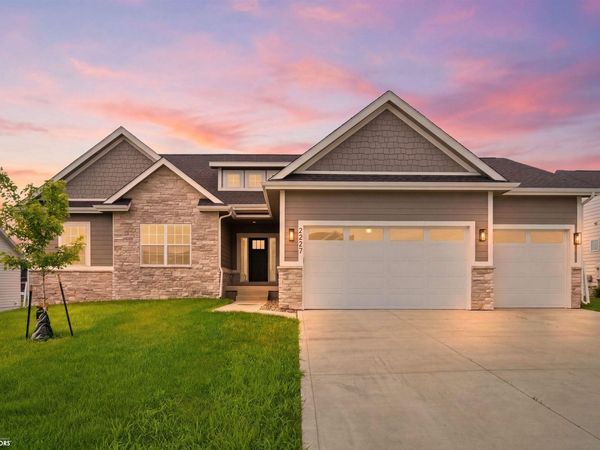 2227 Green Leaf Circle, Norwalk, IA 50211
