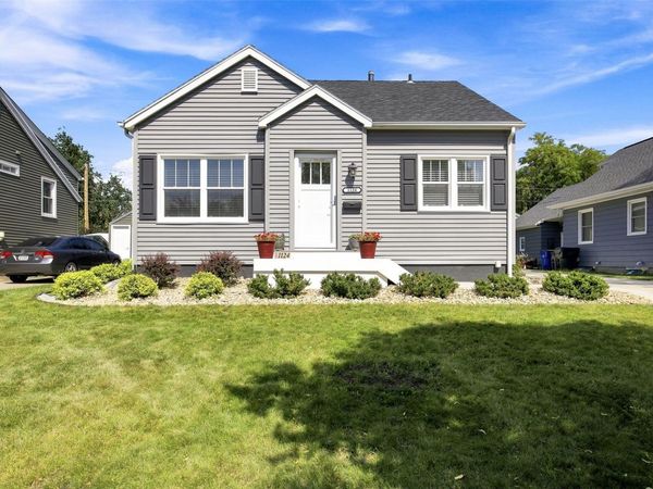 1124 24th St SE, Cedar Rapids, IA 52403