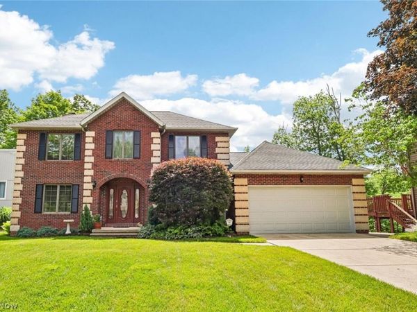 8449 Settlers Pass , Brecksville, OH 44141