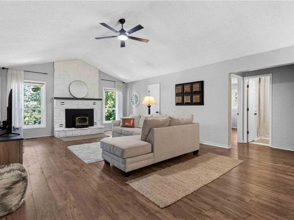 27 Wimbledon Way, Bella Vista, AR 72715