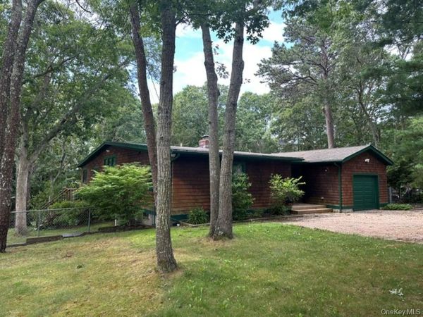 44 Lynn Avenue , Hampton Bays, NY 11946