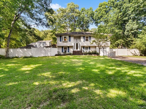 16 Obermueller Drive , Melville, NY 11747