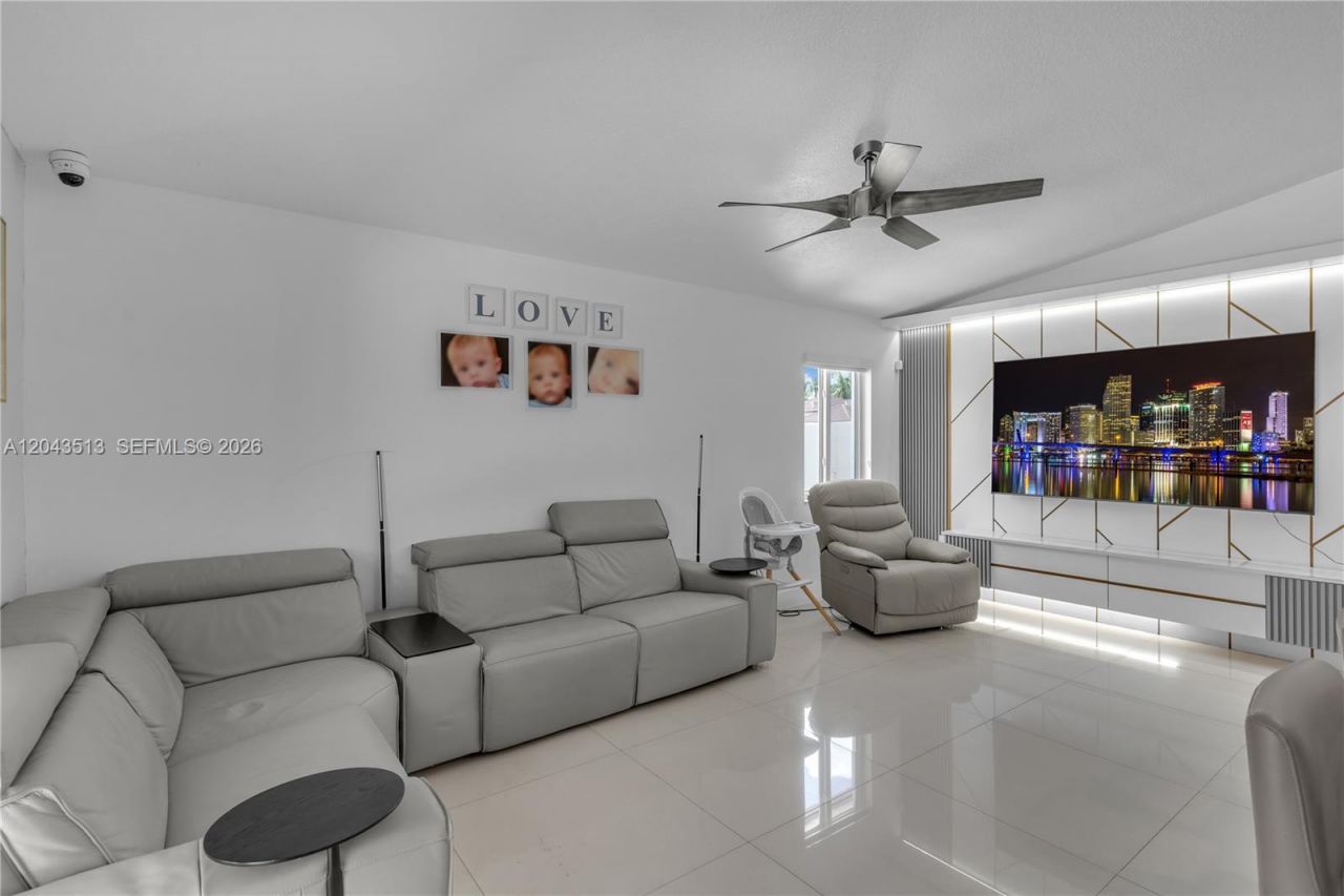 13261 SW 204th St , Miami, FL 33177 Photo