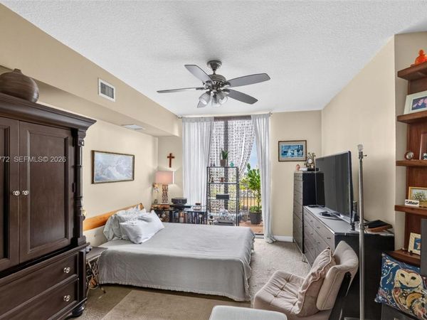 888 Douglas , Unit 806, Coral Gables, FL 33134