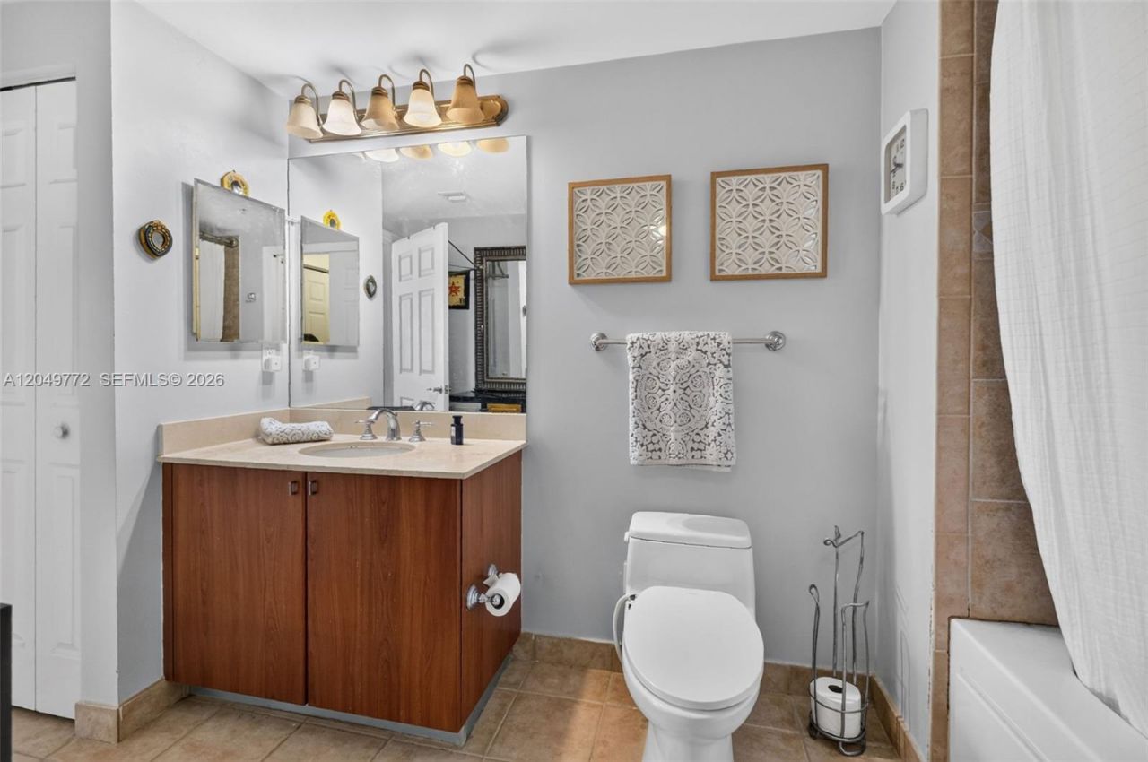 888 Douglas , Unit 806, Coral Gables, FL 33134 Photo