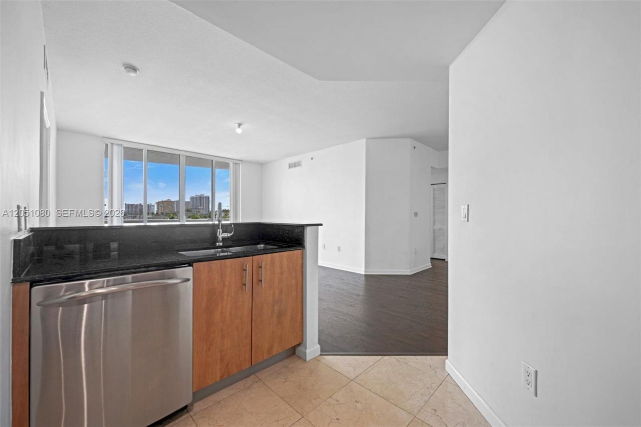 7910 Harbor Island Dr, Unit 402, North Bay Village, FL 33141 Photo